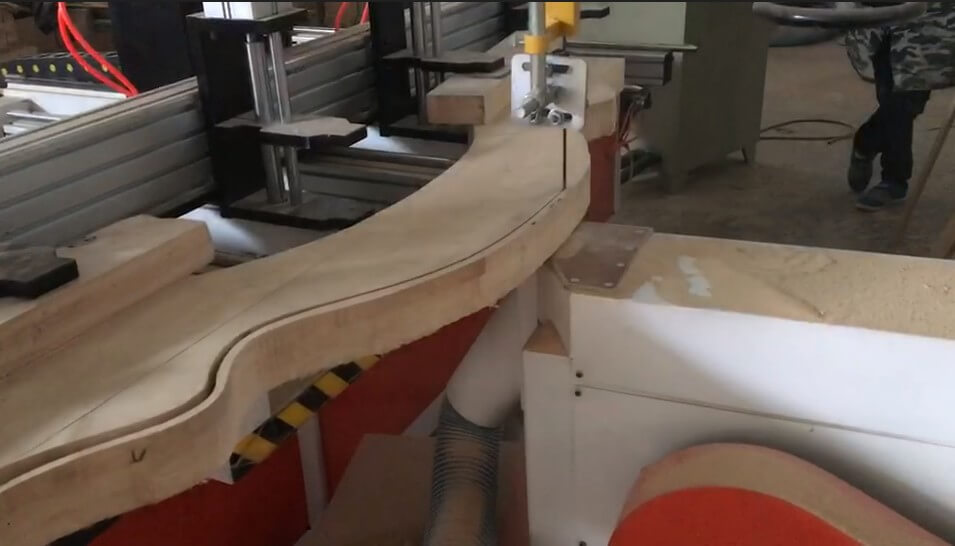 数控带锯切割异型木料